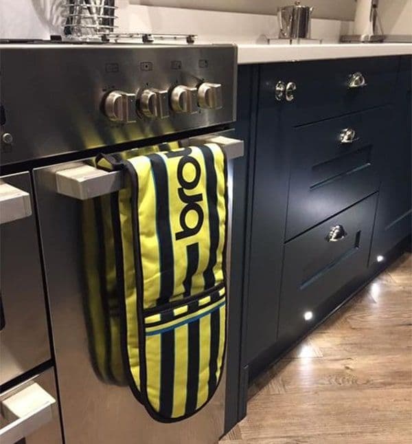 Wembley 99 Kit Oven Glove